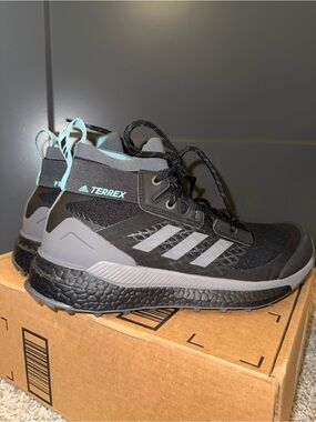 Adidas Terrex GORE-TEX Hiking Shoes Women’s Waterproof Trail Sneakers NWT